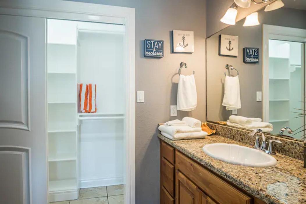 7 Bedroom Home Steps To The Beach With 4 Patios And Pool! Sleeps 20 Port Aransas Exterior foto